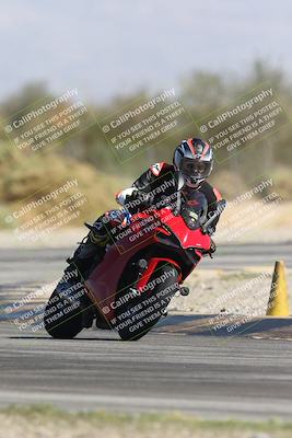 media/Oct-13-2025-Moto Forza (Mon) [[a66d839500]]/3-B Group/Session 3 Turn 2/